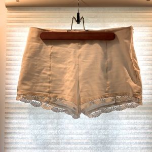 Cute!! Bongo lace trim white shorts. Size 13!